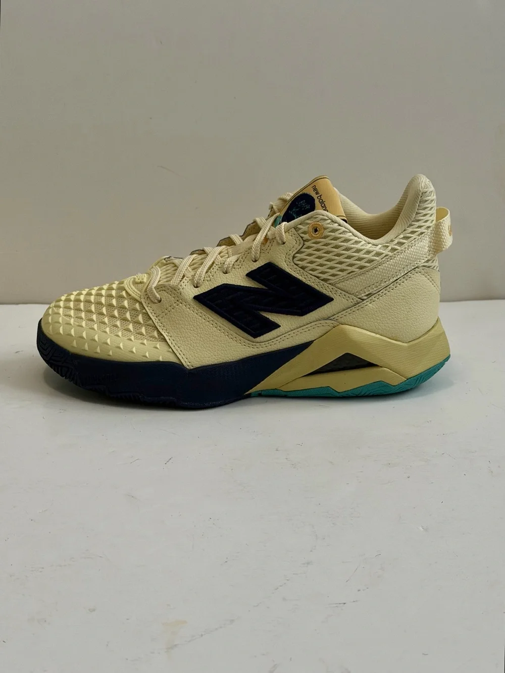 💠 NWT New Balance Coco CG2 Tennis Shoes Yellow Navy Size 8.5W Wide